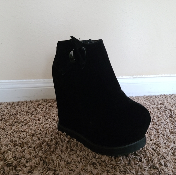 Black Wedged Boots - Picture 2 of 6